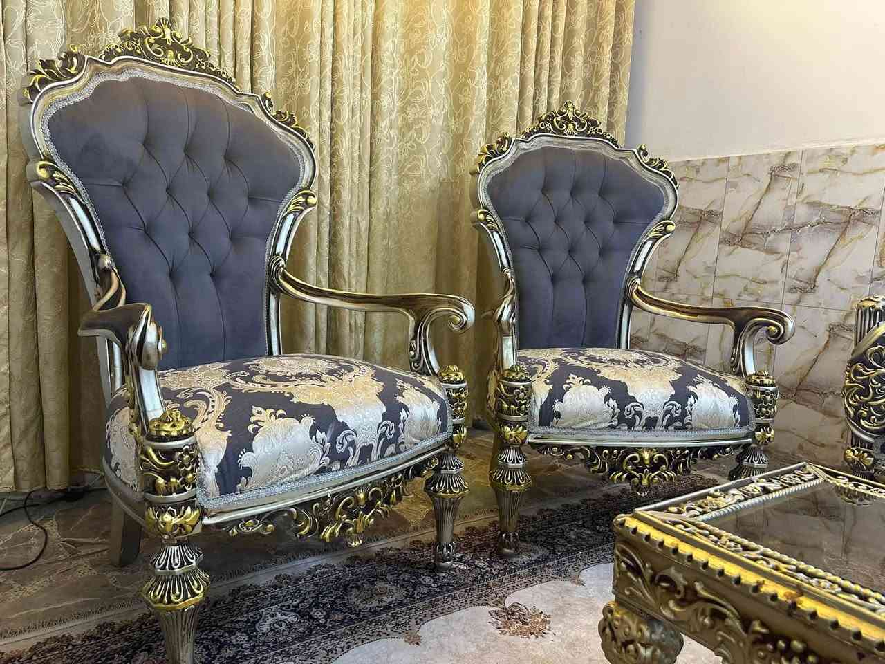 تخم ملكي خشب زان عشر مقاعد مع سيت طبلات السعر ٩٠٠ بي مجال بسيط مكانه المنصور ***********
