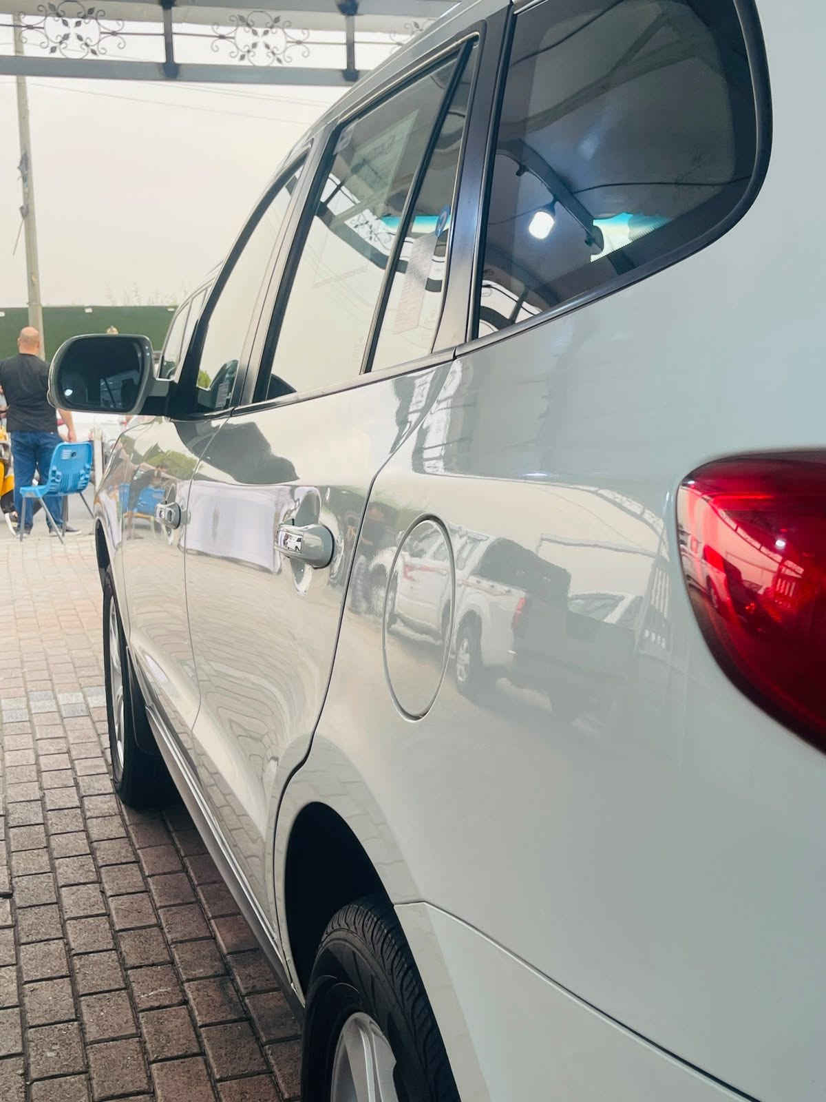 للبيع هونداي سنتافي موديل2012 خليجي 
مكينه غير مفتوح وكير غير مفتوح  
_______________________
مواصفات1/1سياره جديده ماشيه 83 ألف سويجات 2سياره فول شاشه تحكم ستيرن مري شفط شاير ترحيب  شاشه كأمره خلفيه فتحه سلايت حساسات خلفيه مكينه 4سلندر 7راكب تبريد ❄️3قطع  
_________________________
سنويه  مجددهلل2029
السفسار السعر اتصل 
رقم الهاتف ((***********)) 
مكاني بغداد الحبيبه
