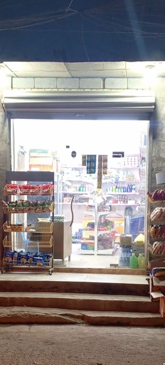 اسواق كامل للبيع مكــــــــــــــــــانه. بغداد حي الرئاسة العبيدي
ايجار 100الف 
دخل من 200الى 250
سعـــــــــــــــــــر5
#تريد اسواق ع جرد ع تقيم   تريد تاخذ غراض شلع

نص مكتوب في الصور:
- ٣٧% 11:36 رسالة