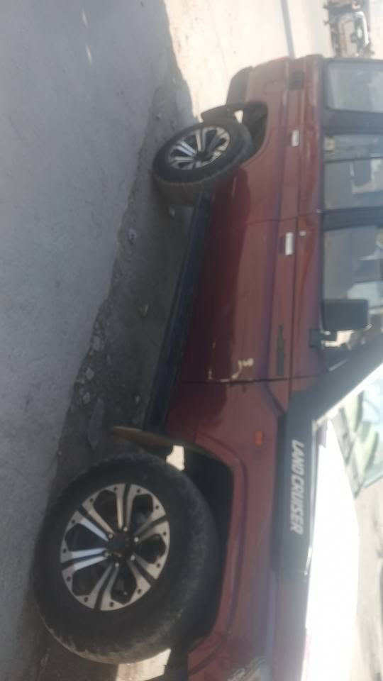 سڵاوی خواتان لێبێت تایەو ویل بۆ گۆڕینەوە بە ویلێک بە دڵم بێت 6 بڕخوە قیاسی 245\75R17 لە سلێمانیم السليمانية, العراق
