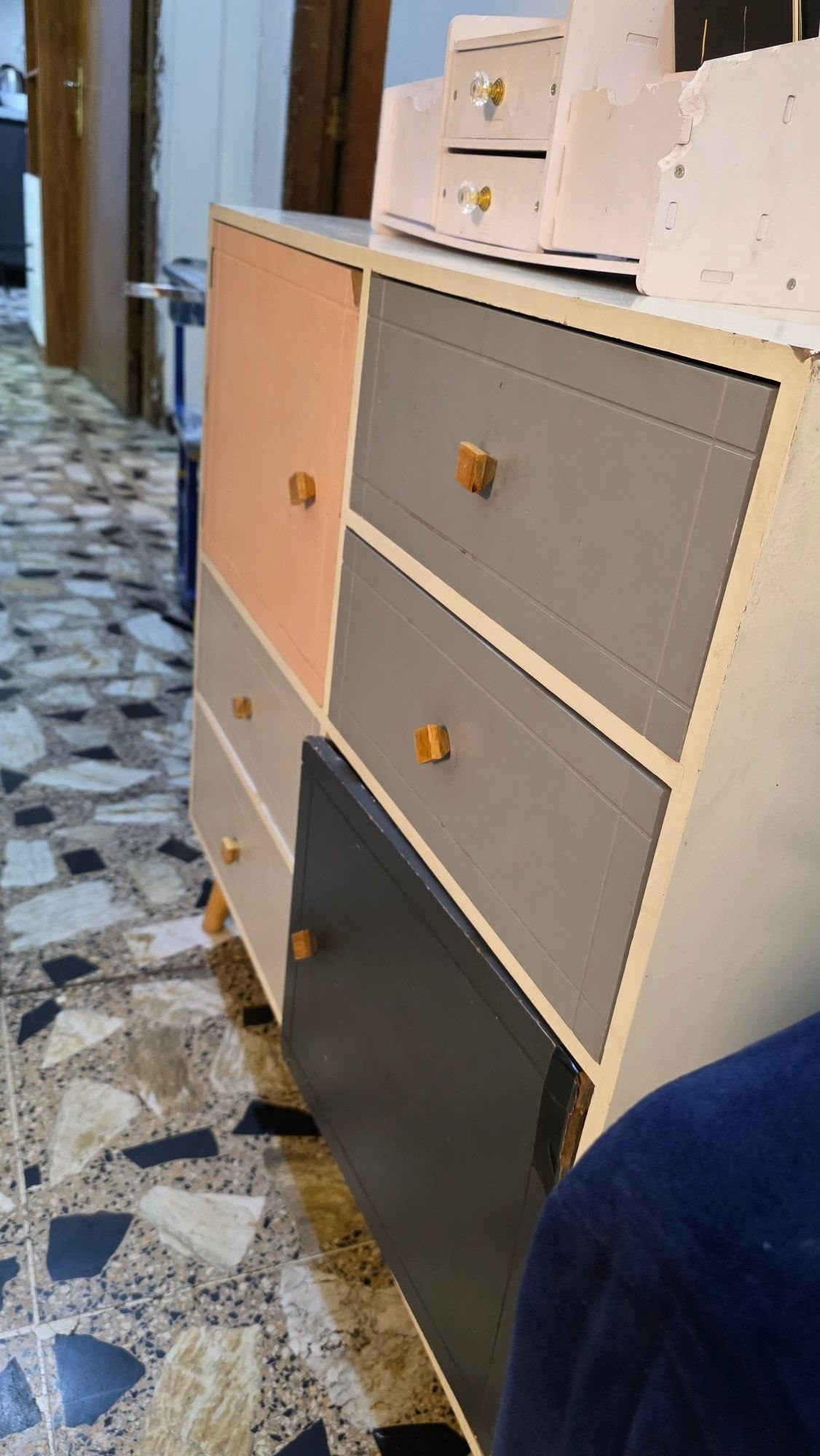 كراسي • ديكور • بدون تفاصيل