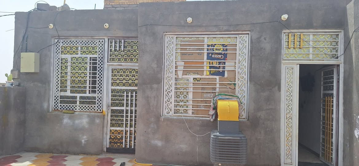 بيت زراعي • مقابل اكاديمية الشرطه • ٣٠٠م