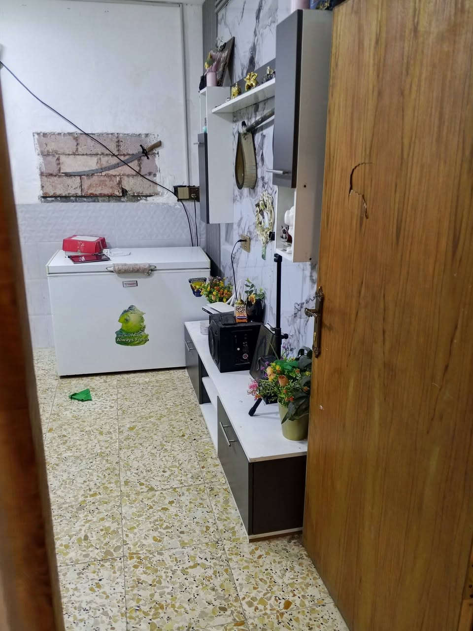 🏡 دار للبيع – طابو صرف 🏡
📍 الموقع: قريب على مرقد الإمام الحمزة الغربي،يبعد 50 متر فقط
🚗 الشارع كامل الخدمات
📐 المساحة: 150 متر
📏 واجهة البيت: 11 متر
✨ مواصفات البيت:
* استقبال + غرفة + صالة مطبخ حار/بارد حمام ومنزع داخلي صحيات خارجية
* ممر حول البيت
* الأرضية كاشي درجة أولى
* المطبخ سيراميك للسقف
* البيت حزام سيراميك
* السقف عكادة والبناء طابوق
* كهربائيات جديدة مع ضمان 25 سنة ماء ومجاري جديدة وكاملة
📞 للاستفسار أكثر الاتصال على الرقم:
***********
