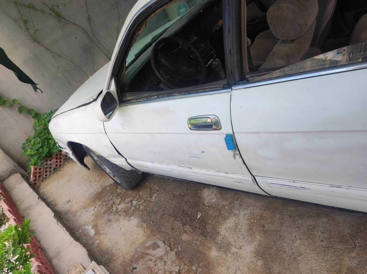 السلام عليكم بطه مامسجل كير ومحرك ونجي نضاف صدر ورا جدام جديد كهربائيات كلها شغاله  لايت عالي ناصي مسجل شغال كيچ شغال تواير نص عمر داخل جديد بطاين جدد يرهم مراوس وبيع 12وبيه مجال ***********
