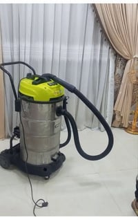 مكنسه كهربائيه للبيع جديده سعرها 300 وبيها مجال ‏‪0773 173 2598‬‏