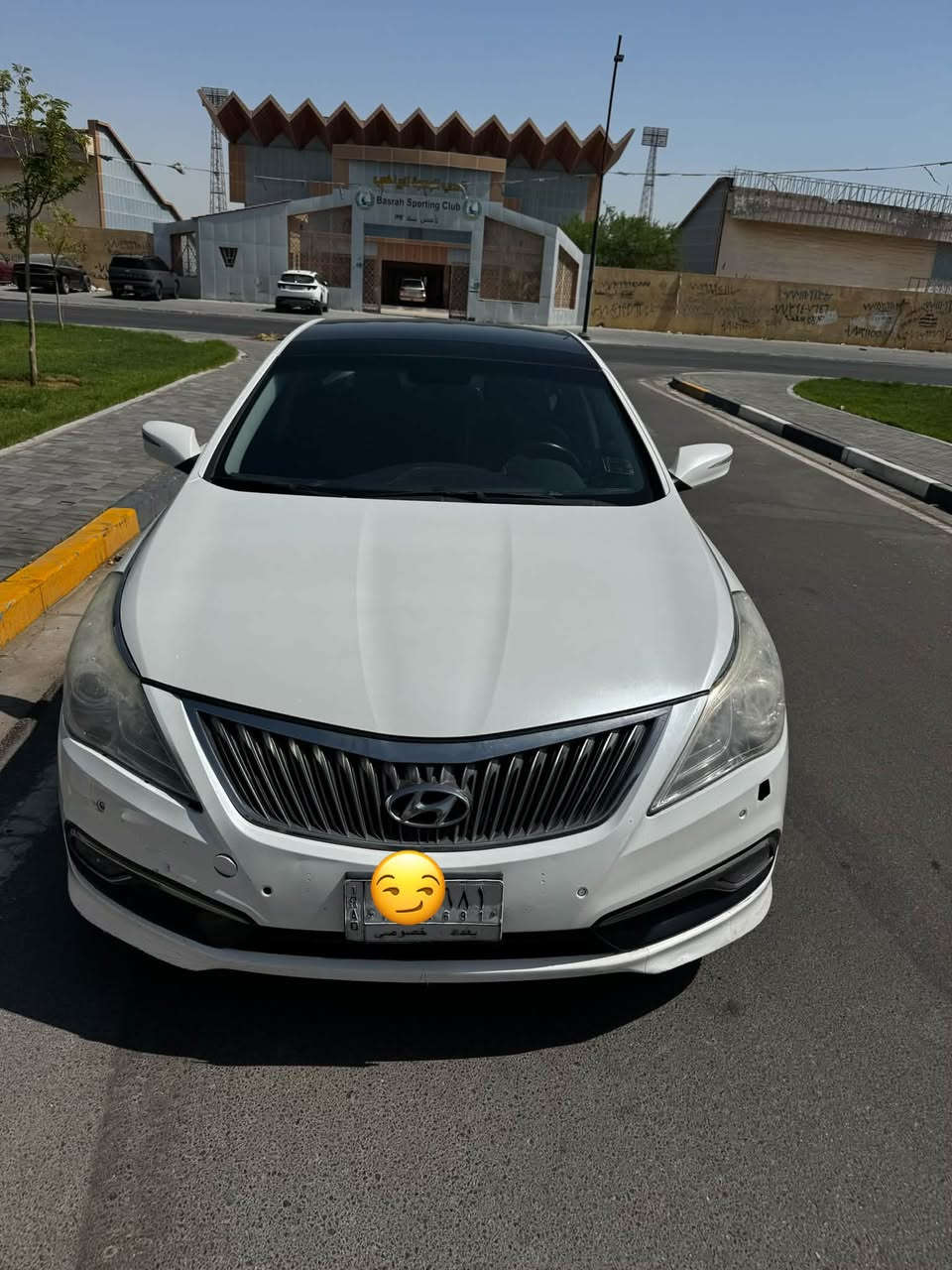🚗 للبيع: هيونداي أزيرا 2015 🚗
 المواصفات: خليجي
 المحرك: 3000 (6 سلندر)
 اللون: أبيض
 المواصفات العامة: فول المواصفات المعروفة للأزيرا (بانوراما، بصمة، جلد، شاشة، كاميرا، حساسات).

 الحالة: [مكفولة / بارد فقط تحت الرقم]
 المكان: البصرة-حي الجامعه
 السعر: [  128$  ]
للتواصل: 📞 [***********]
