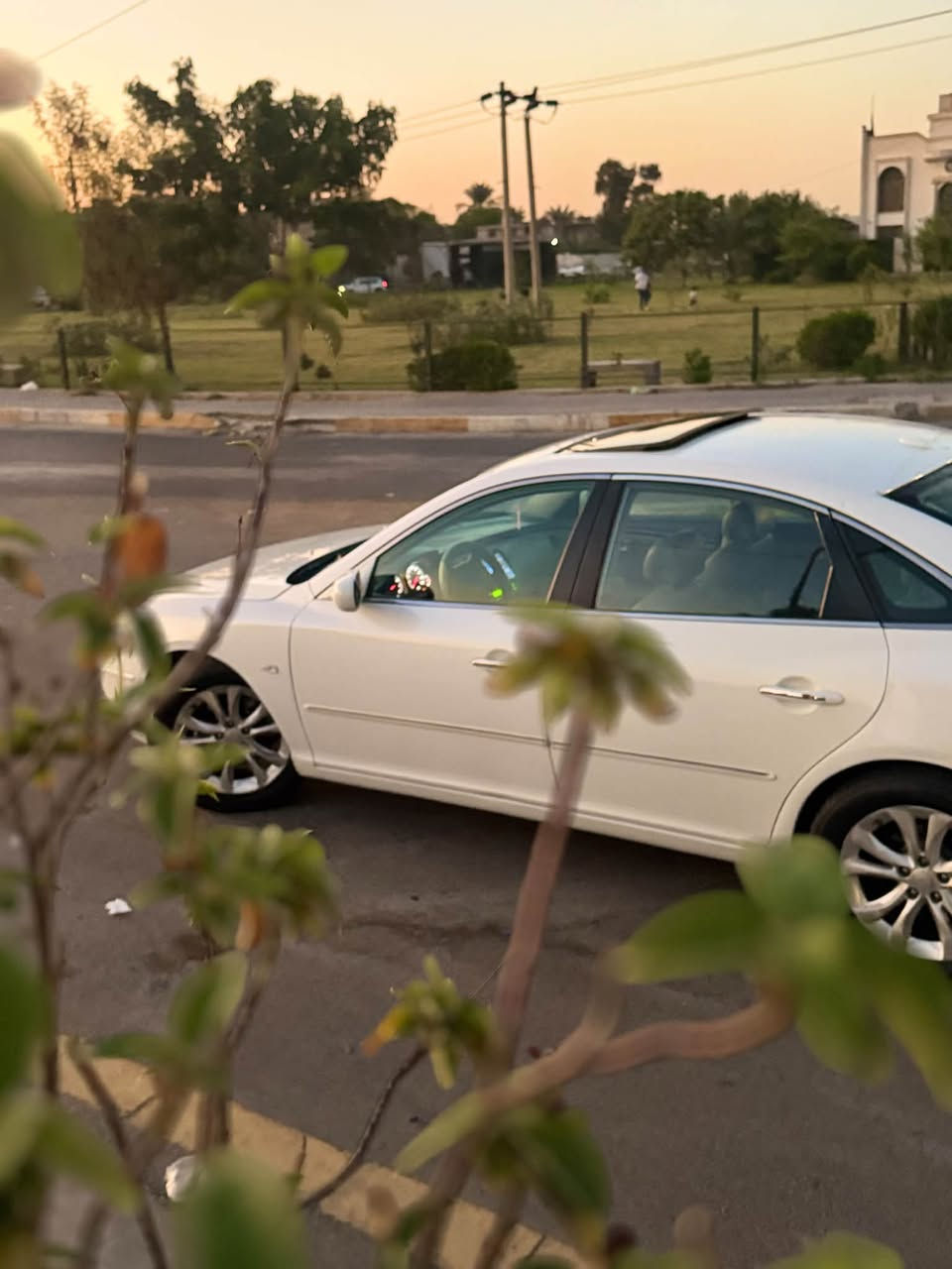 سلام عليكم 
🚘 للبيع أزيرا 2007 ليمتد خليجي 

السيارة أزيرا 2007 Limited خليجي، مكينة V6 3300كير أوتوماتيك.

بيها مواصفات اللمتد:
• جلد
• فتحة سقف
• كراسي كهرباء
• كراسي تدفئه
• تحكم ستيرن
• مثبت سرعة
• تحكم مناخ
• شاشة وصوت
• حساسات خلفية
• جنوط ألمنيوم
•ايرباك وABS
•سياره بيها ٣قطع صبغ 
السيارة استخدام ومرتبة، 

💰 السعر: 99$
📍 المكان:بغداد البياع 
📞 الاتصال/واتساب: ***********
