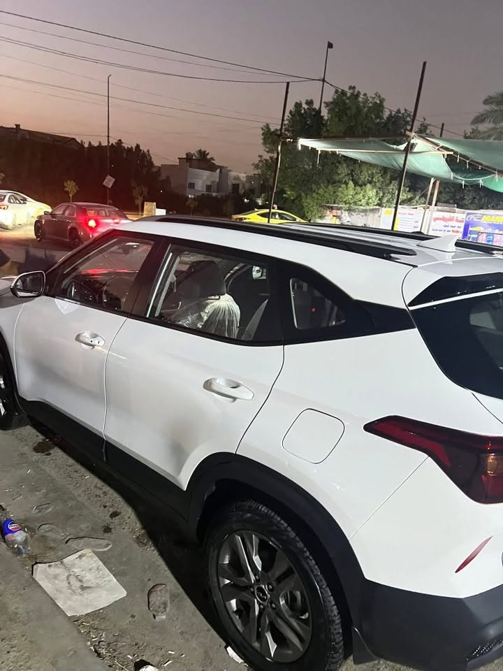 🚗 للبيع

موديل 2023
📍 الممشى: 44,000 كم

محرك 1600دبل نوزل 

فل مواصفات:

* ✅ سقف بانوراما
* ✅ بصمة أبواب وتشغيل
* ✅ مرايا شفط
* ✅ شاشة كبيرة
* ✅ إشارات بالمرايا
* ✅ 6 وضعيات قيادة
* ✅ قطعتا تبريد
* ✅ تحكم بالدركسون من الجهتين
* ✅ التدفئة والتبريد شغال 100%
*✅تشغيل عن بعد

السيارة بحالة ممتازة جدًا، استعمال نظيف، وجاهزة للفحص بأي مكان.

💰 السعر: 170، ويوجد مجال بسيط للجادين بعد المعاينة.

📞 للاستفسار والمراسلة على الخاص.*********** واتساب
