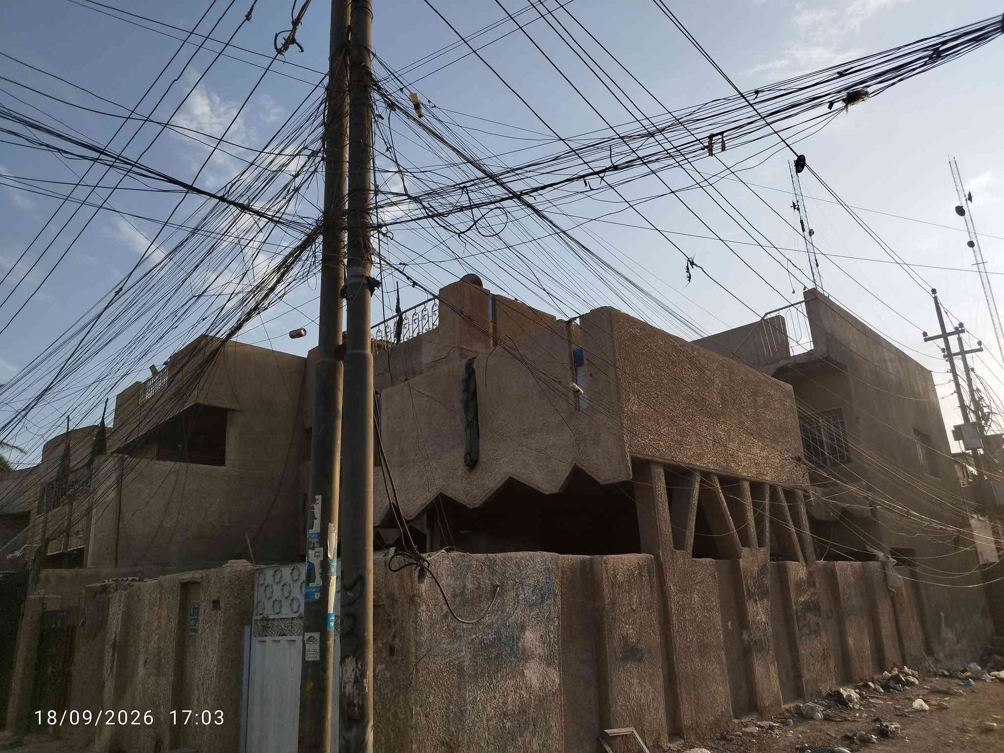 دار للبيع مقسم الى مشتملين المساحه ميتين 200متر ركن خلف الشارع العام شارع الرئيس للبو دشير الإتصال على الرقم التالي ‏‪***********‬‏يم السوق  الدار فارغ.

نص مكتوب في الصور:
- 18/09/2026 17:06
- 18/09/2026 17:04
- 18/09/2026 17:03
- 18/09/2026 16:49
- 18/09/2026 16:48