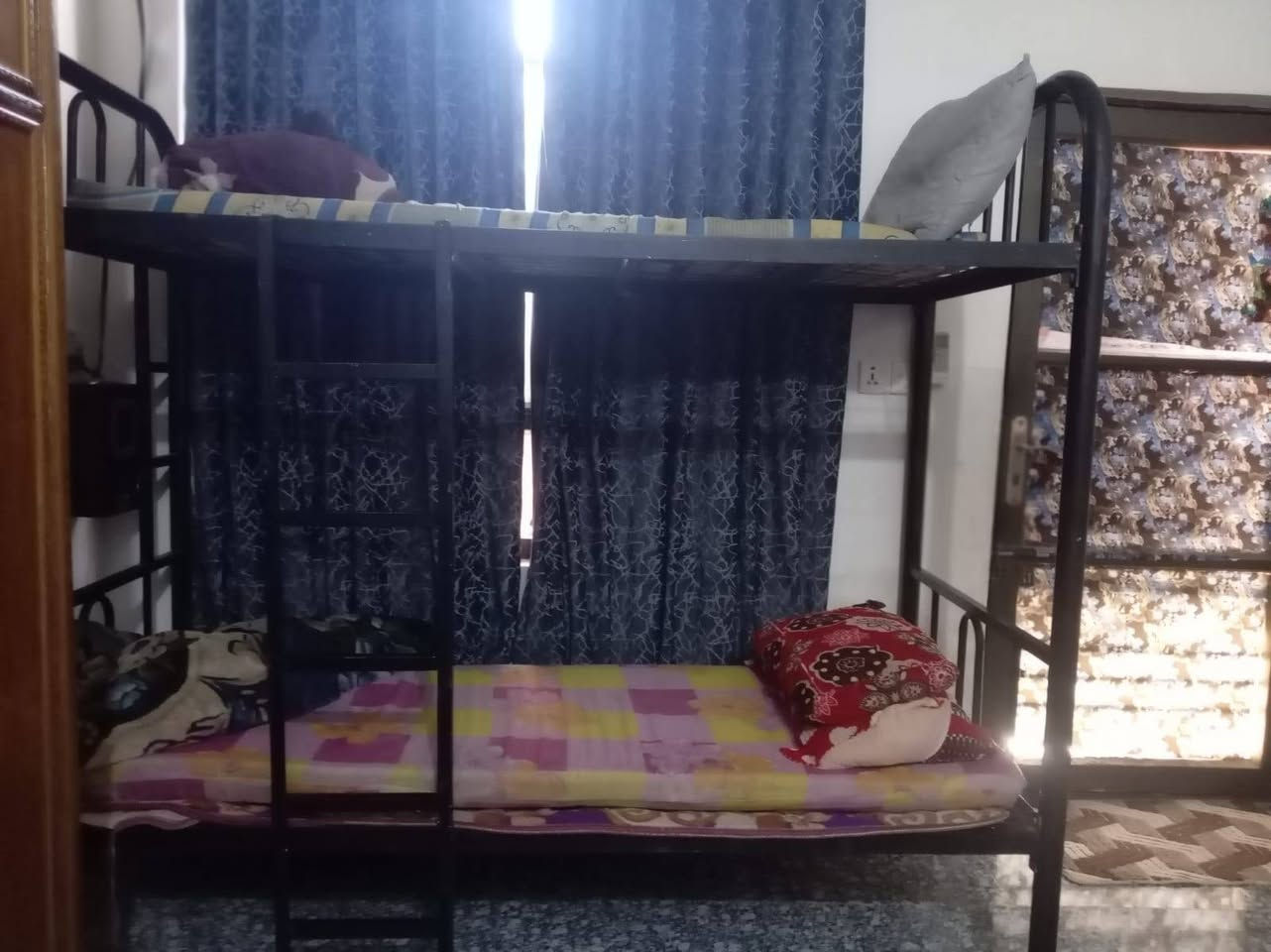سلام عليكم جربايه للبيع طابقين  حديد ثقيل كلش نظيفه       سعر  ٩٠ الف وبيه مجال  للشراي *********** وبي واتساب  الخطين  ***********
