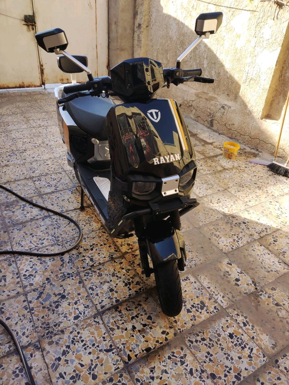 للبيع دراجة شحن الريان مستخدمة ثلاث اشهر بس يراد دبديل بطاريات منو يدفع سعر زين ابيع
وين مكان الدراجة بالضبط حتى المشترين يعرفون شلون يشوفوها ويستلموها؟: 
بغداد حي العامل شارع 30 محله 805 
السعر نهائي لو بيه مجال للمساومة؟ وإذا بيه مجال شكد أقل رقم تقبل بيه؟: 
يدفع سعر زين 