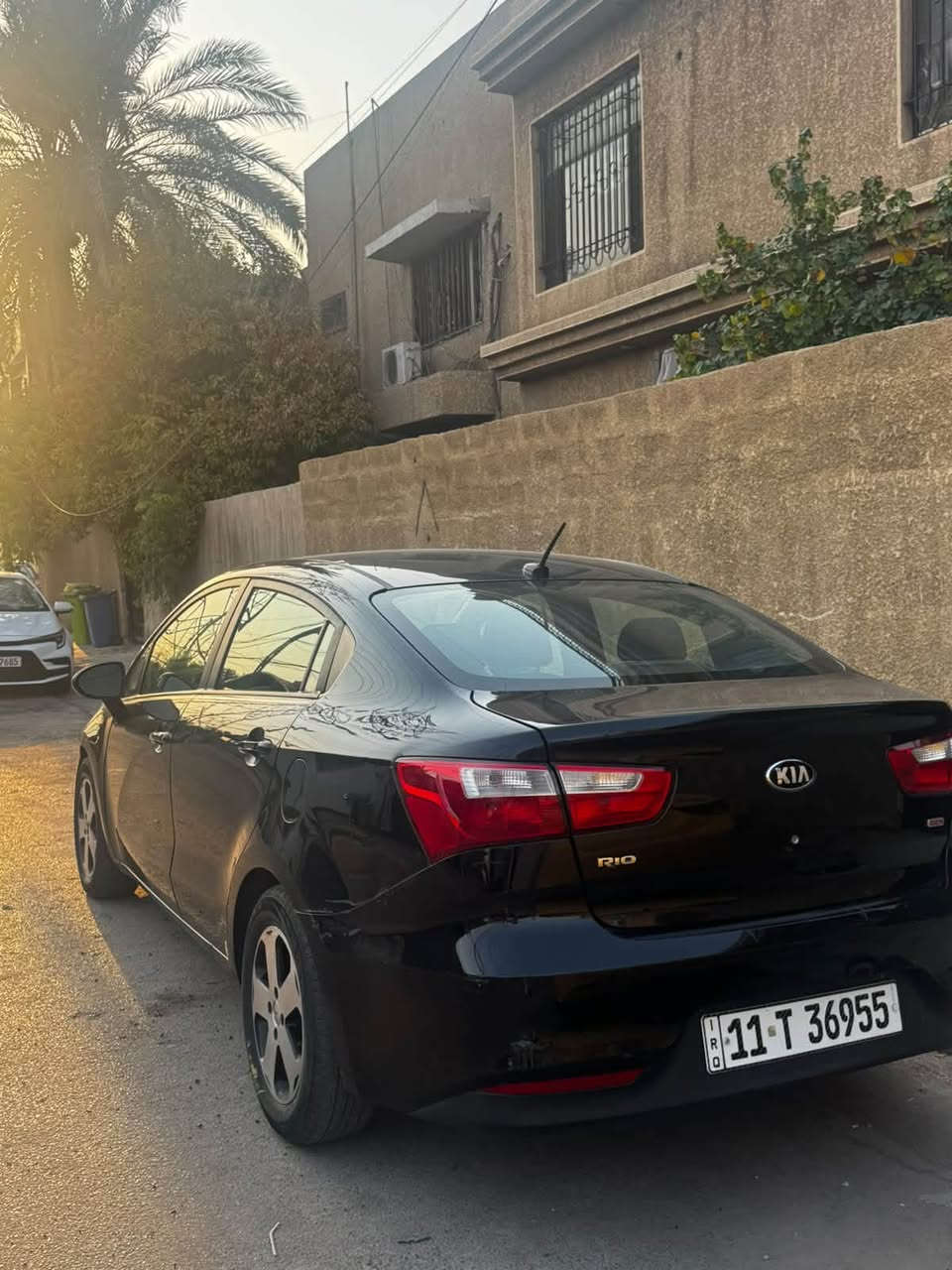 كيا ريو موديل 2017  اللون أسود وارد امريكي محرك 1600 Gdi ماشيه 95 رقم بغداد استعمال شخصي بأسمي رقم بغداد سياره نظيفه  كَير ومحرك بلاد حادث امريكا صبغ قطعتين بنيد وجاملغ فقط وبيها قطع صبغ للجمالية بدون ضربةابيعلك صبغ حزام سياره جاهزه من كلشي متصرف عليها  درهم سعرها 79$ ومجالها بسيط مكاني بغداد حي العدل شارع القادة 
للأستفسار ***********
