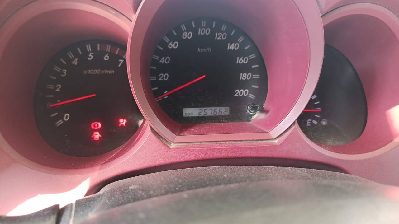 السلام عليكم للبيع فقط
*تيوته 2010

*بدون صبغ

*يوجد تعديل بارد مساحة شبر في باب السائق

*تاريخ نفاذ السنويه لسنة2028

*السياره ماشيه 250ألف
*محرك معمر
*شرط الفحص
*السياره بأسم صاحبها 

*السعر155ورقه
  فيها مجال بسيط جدآ

*للتواصل ع هذا الرقم
***********

*مكان السياره تكريت 
*الرقم صلاح الدين
