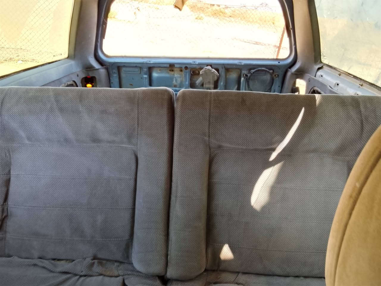 سياره وميكه لبيع كير ومحرك شرط بسبع وراق وبيها مجال ***********
