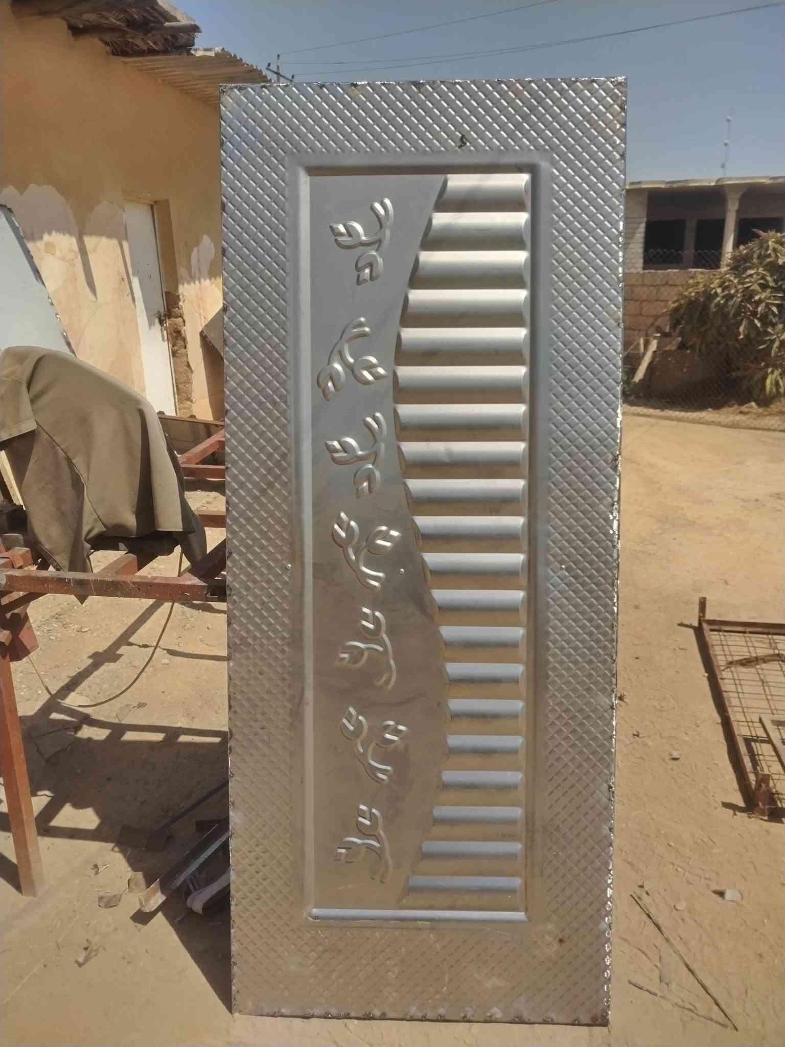 السلام عليكم ورحمة الله وبركاته 
فصالات ابواب عادية 
حسب الطلب وبأسعار مناسبة 
ونقوشات حسب الطلب
