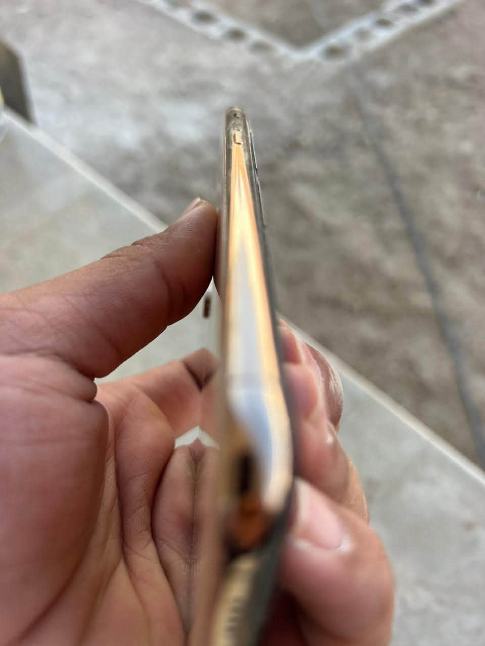 السلام عليكم 
أيفوني Xs max للبيع جهاز كلشي مامبدل بي شي ومامفتوح ابد بي فقط كلاس مفطور وممأثر على اللمس صارله سنتين استخدمه ذاكره 256 بطاريه 77 جهاز كلش نظيف بي مشكله بسيطه السماعه الفوق مال اتصال صوتهة ناصي فيس ايدي شغال  للبيع السعر 150الف وبي مجال بسيط 
المكان الفلوجه ‭***********‬
