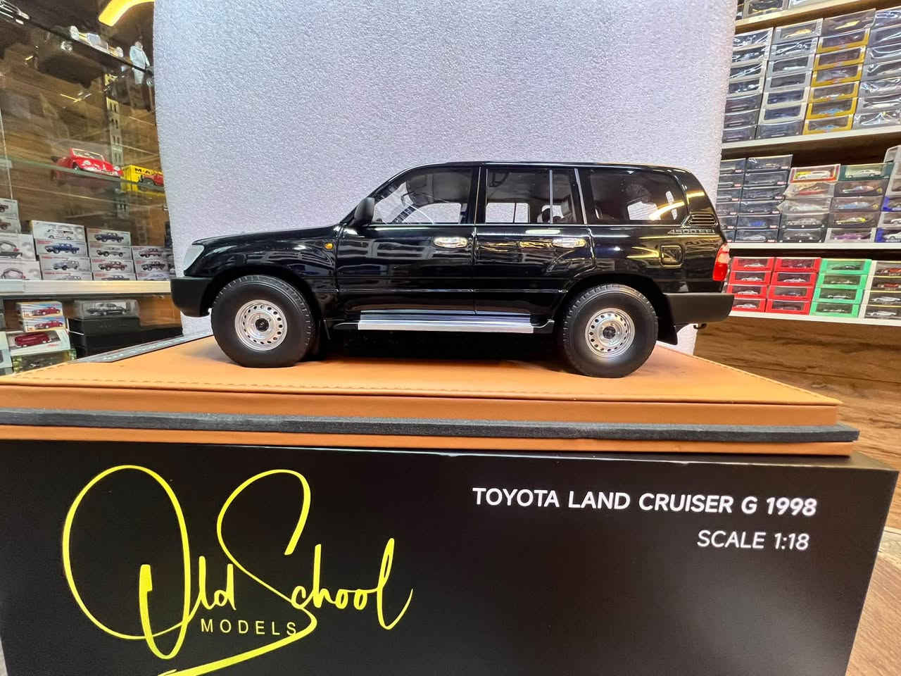 نموذج جديد وأصدار خص نص
أنتاج محدود وصنع خاص
تيوتا لاندكروزر.   Toyota Land Cruiser 1998
القطع معدوده ومرقما ترقيم 
نموذج بمقياس 1/18 لون أسود
للحجز التواصل على العنوان والارقام التاليه

بغداد/ الصالحيه مقابل الخطوط الجويه العراقيه /مجاور مطعم اليث/محل عالم النماذج المصغره/***********
