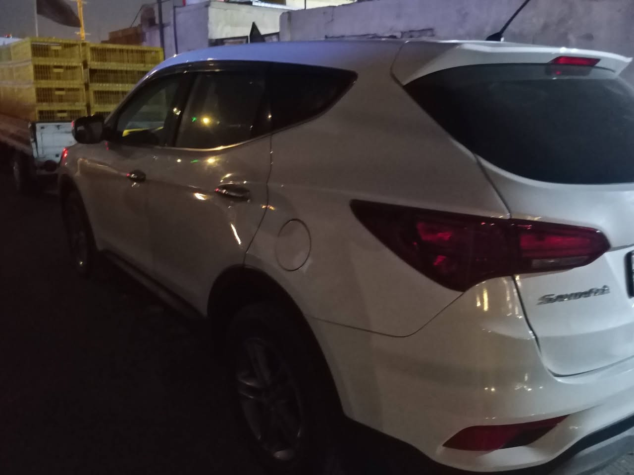 سنتافي موديل 18 ثلاث قطع بيها سونارها موجود مصبوغ احزان سياره جديده بالكرتون درهم مراوس بشارجر اوباما سنويه لل 31 رقم بغداد صار لها تسعه ايام صادره السنويه مكاني بصره والعده.                  ***********
