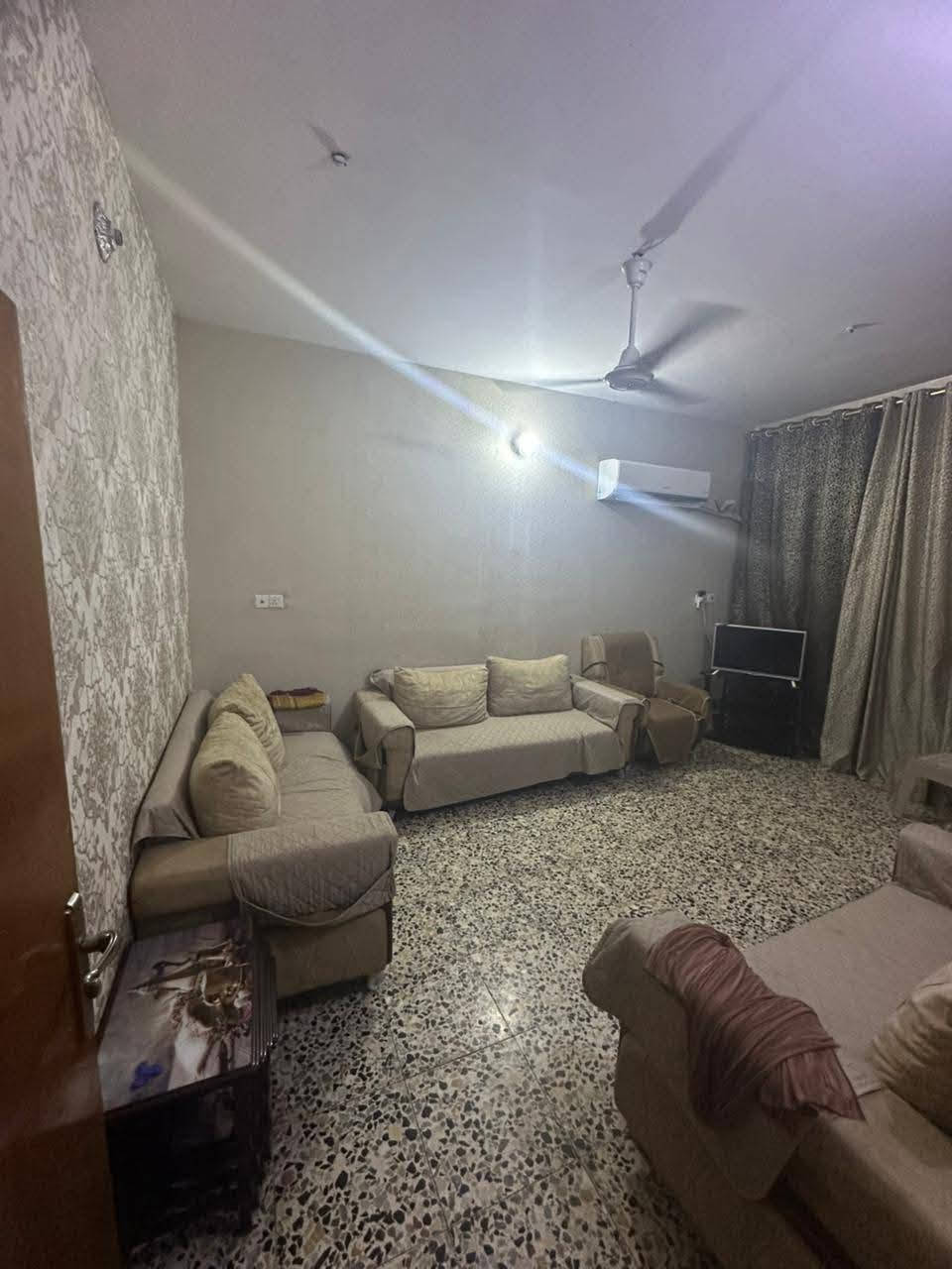 بيت للبيع مساحة 100 نزال 20 واجهة 5
طابقين  مكون من 3 غرف +حمامين و حمام خارجي 
طابو زراعي سند 25 +نظام مجاري +ماء نضامي +تبليط +قريب من سوق الميكانيك 
الموقع/حي آسيا الزراعي قرب متوسطةنابلس 
الرقم  للتواصل والاستفسار/***********
