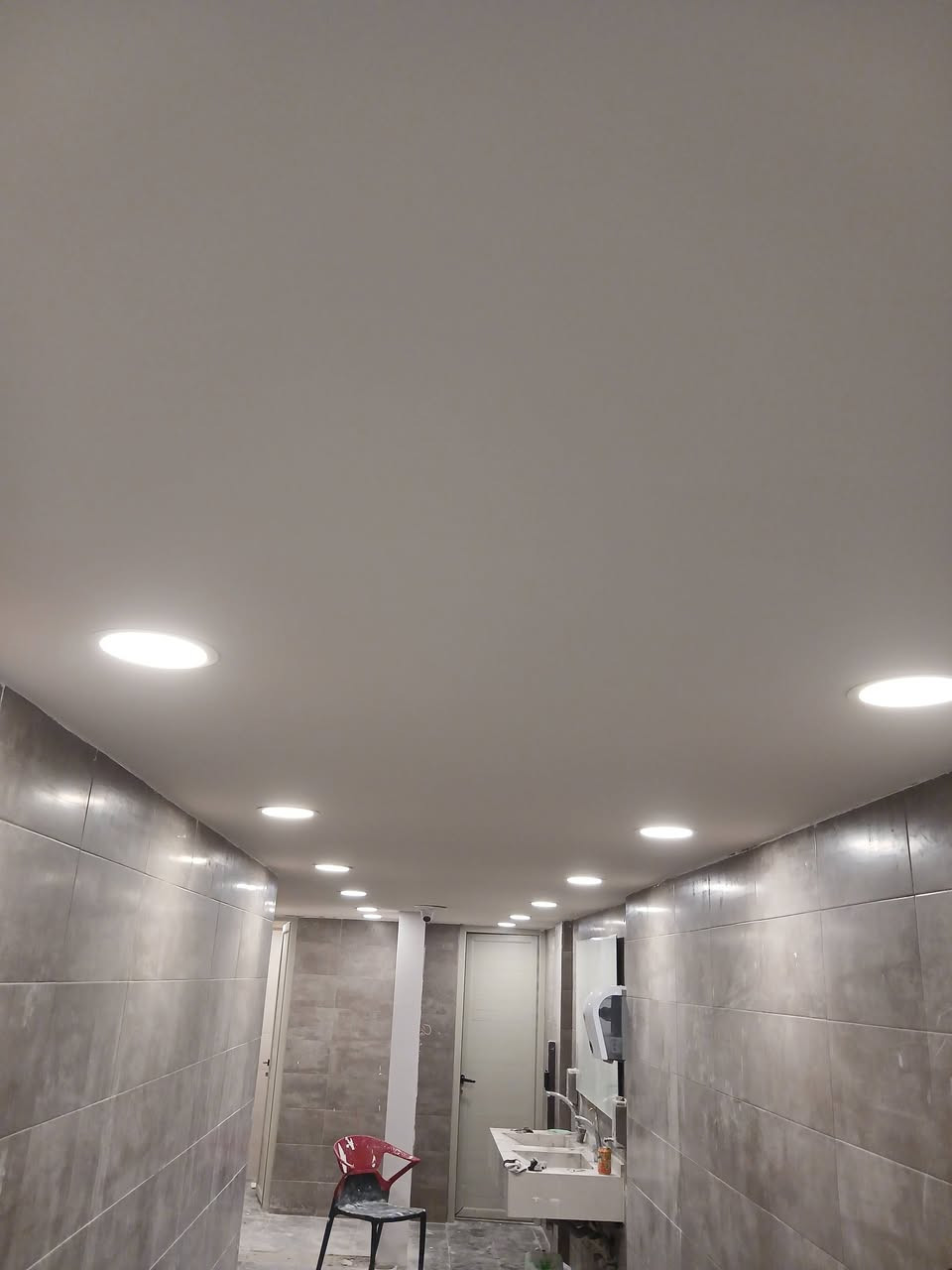 صباغ مصري

نص مكتوب في الصور:
- صباغ بغداد أبو سلين Professional Interior & Exterior Painting لوحة الألوان أخضر طبيعي بيج دافئ أزرق هادئ رمادي حديث أبيض كلاسيكي صباغ بغداد أبو سلين - صبغ داخلي وخارجي - جودة عالية - أسعار مناسبة - معالجة رطوبة عالجة رطوبة وتشققات - عمل نظيف ومضمون جودة عالية أسعار مناسبة صبغ داخلي وخارجي عمل نظيف ومضمون التزام بالوقت والدقة معالجة رطوبة وتشققات ضمان العمل 12 شهر رضاكم مضمون للحجز والاستفسار *********** خدمة متوفرة في جميع مناطق بغداد مواد دهان أصلية عالية الجودة فريق محترف ومدرب أسعار تنافسية وخدمة سريعة