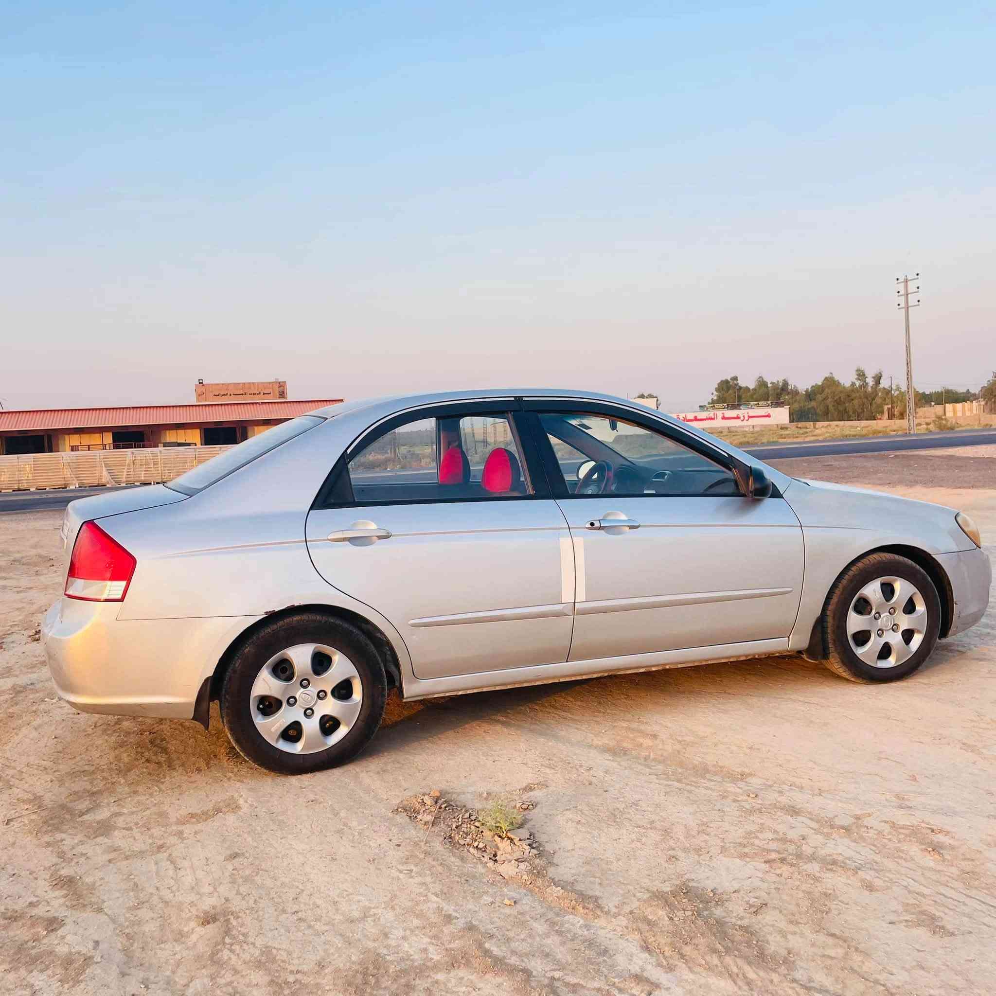 السلام عليكم سيراتو 2009 خليجي 3 قطع  بدون دواخل شي بسيط جدا سيارة نضيفة وحلوة صدر وتايرات جديد محرك جديد1800  كير جديد كله بلادي شرط الفحص رقم ديالى باسمي تحويل مباشر بي قطع شوي جراد ميكانيك جيد جداً تبريد شغال ثلج سيارة حلوة مكاني ديالى كنعان سعر 72 وبي مجال ***********
