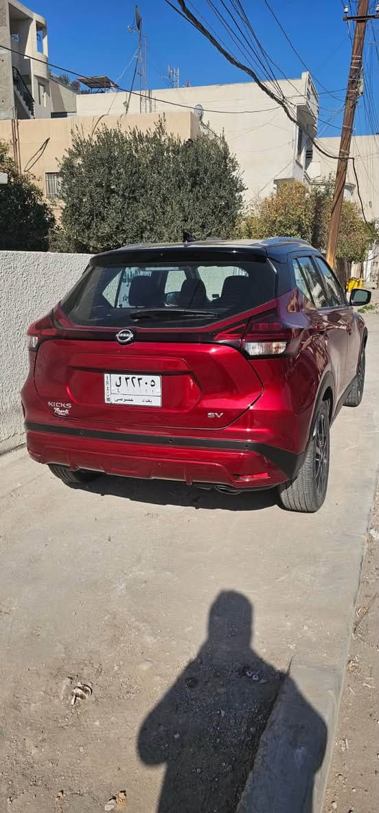 السلام عليكم
📣 للبيع: Nissan Kicks 2023 SV – نظيفة جداً
• الموديل: 2023
• الفئة: SV
وارد امريكي حادث جاملغ وبنيد وصور الحادث موجودة 
• اللون: نفس الصورة المرفقة
• الممشى: حوالي ١٧٠٠٠ ميل فقط
• رقم واحد / استخدام نظيف جداً
🔧 المواصفات:
محرك 1.6 لتر اقتصادي
جير CVT
دفع أمامي
استهلاك وقود ممتاز
شاشة 8 إنش مع Apple CarPlay و Android Auto
سينسرات خلفية + كاميرا رجوع
كروز كونترول
دخول بدون مفتاح (بصمة )
السعر 133ورقة  وبيها مجال
***********
***********
