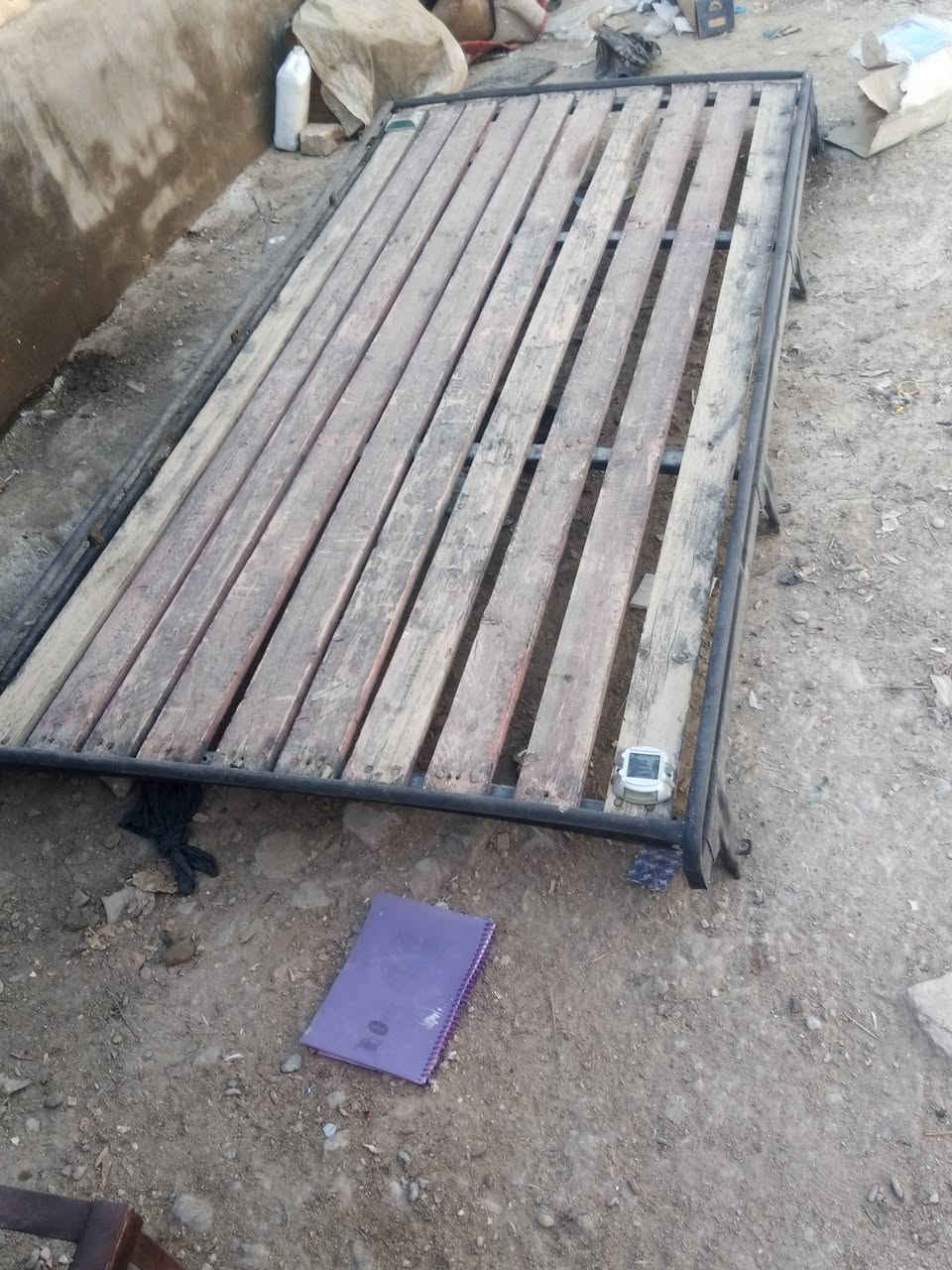 سلام عليكم سيبايه كيه بسته يرادله تلكيط خياسات ما بيه هواي بس خشبه كامل كدام عينك مكان تاجي ال ستفسار السعر 70 وبيه مجال  خاص ***********
