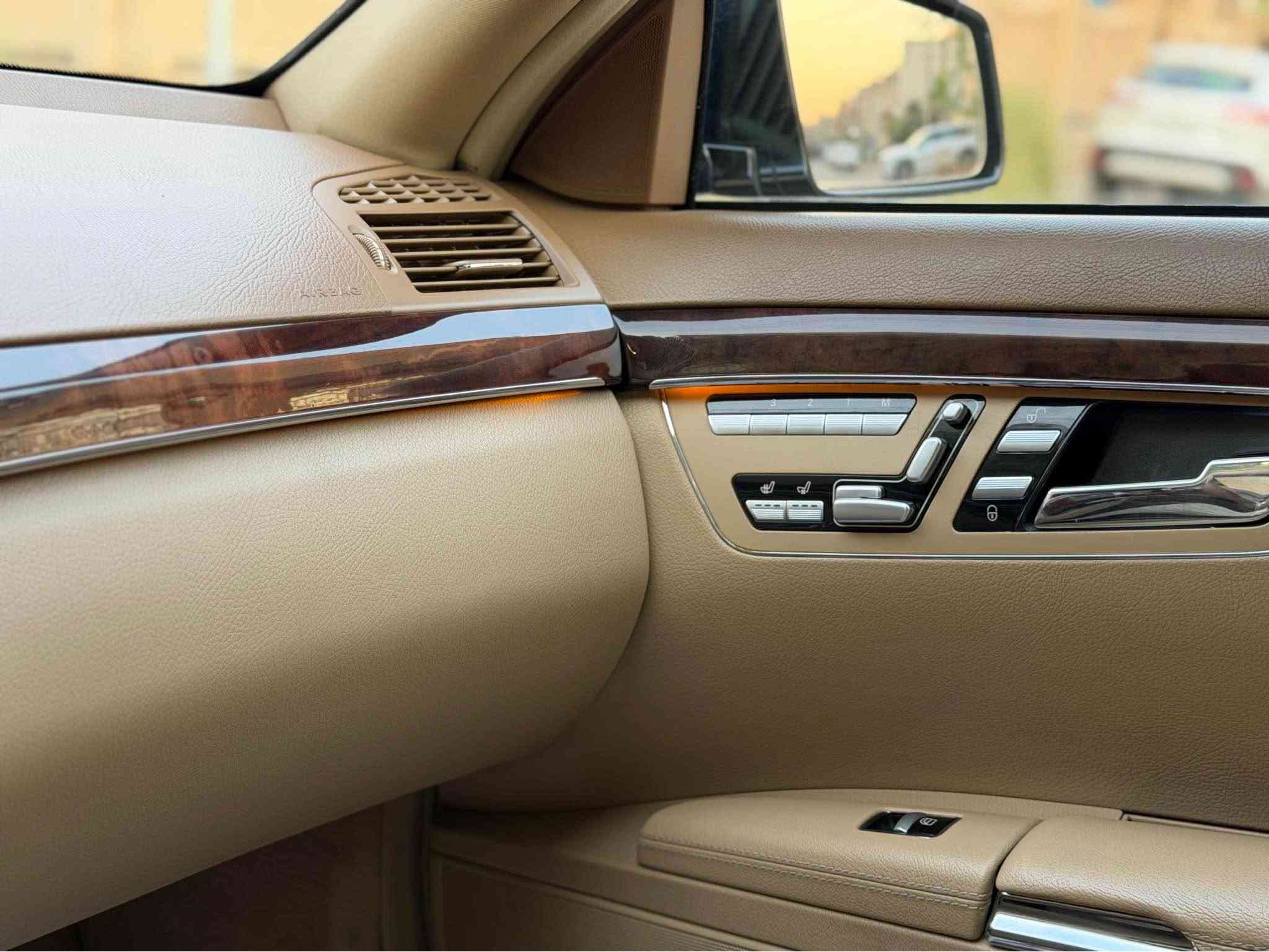 ‎ Mercedes Benz S550 Town Turbo لارج vip
اخوان السيارة استلام شركة مارسيدس بالمانيا
........................................

‎‏‎سياره فول مواصفات 
جديده بمعنى الكلمة كلشي بيه بلادي )
‎‏‎موديل2012 
‎المواصفات:
‎ ابواب شفط
‎ كاميرة خلفية 
‎حساسات امامي و خلفي 
‎صندوق كهرباء 
‎باب لارج (رئاسي)
‎بردات (5)
 ‎ بانوراما
‎بصمه تشغيل 
‎بريك بصمه
‎رادارت امامي جوانب 
‎صندوق شفت كهرباء 
‎کشنات تدفئة وتبريد خزن 5 ابواب بصمه
‎سي دي جنجر ٦ اقراص و ديفيدي
مكينة (8 سلندر 
‏‎كشنات دينمك (متحركة)
‎تحديد سرعة و لمت سرعة
‎ لايتات زينون  بك لايت ليد
‎لايتات دوارة تتحرك مع السيارة عند استدارته 
‎دبلات كهربائي حسب رغبه تريد سيارة عالية و ناصيه 
‎حزام سلامة (سحب) اوتوماتيكي
‎و بعد كثيير من المواصفات المامذكورة.
‎‏رقم بغداد بأسمي 
‎مكاني بغداد   __ السعر 235  ورقه  
*********** بغداد, العراق

