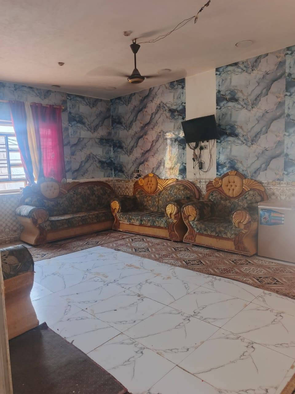 بيت للبيع زراعي مساحه 1100 متر مربع شارع شارعين
حي جوادين نزله ثالثه غريب جدا على شارع رئيسي 

بيت يحتوي على 3 غرف نوم مع صاله 7متر ديوانيه 7متر مطبخ 4في 5 مع صحيات داخلية وخارجية حوش كبير 800متر له بابين كل باب على شارع 

بيت سقف كونكريت مسلح 

سعر 85 وبيها مجال للطيبين 

ناصرية داخل المركز حي جوادين نزله ثالثه 

***********
