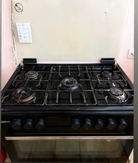 طباخ • نظيف • شعلات شغالة