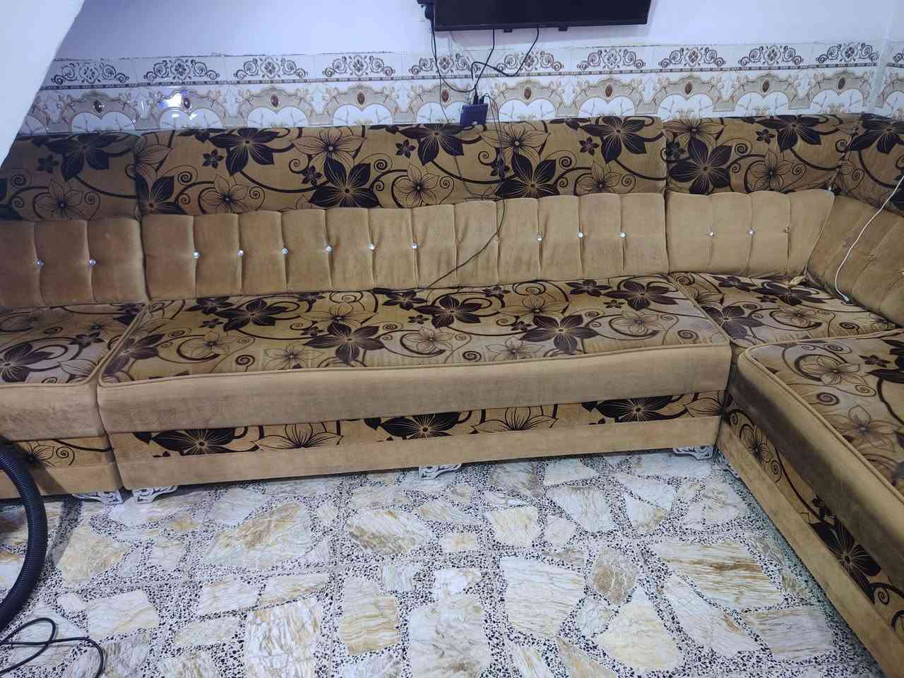 السلام عليكم ديوان ١١ مقعد ٢٠٠ بي مجال مكاني شعله بي اضرار يحتاج ترتيب ***********
