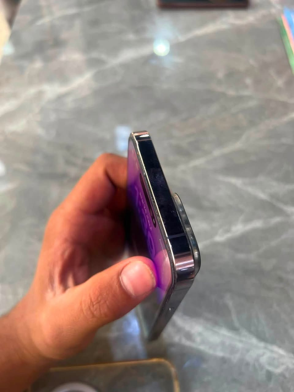 ‏السلام عليكم￼ iPhone 14 Pro ماكس ذاكرة 128 بطارية 78 بلادي شاشة مبدلة ثلاث خيارات جهاز كلش نظيف 
‏والجهاز فقط مبدل شاشة ثلاث خيارات مثل ما ذكرت ￼لكم للتواصل فقط￼ واتساب ***********

