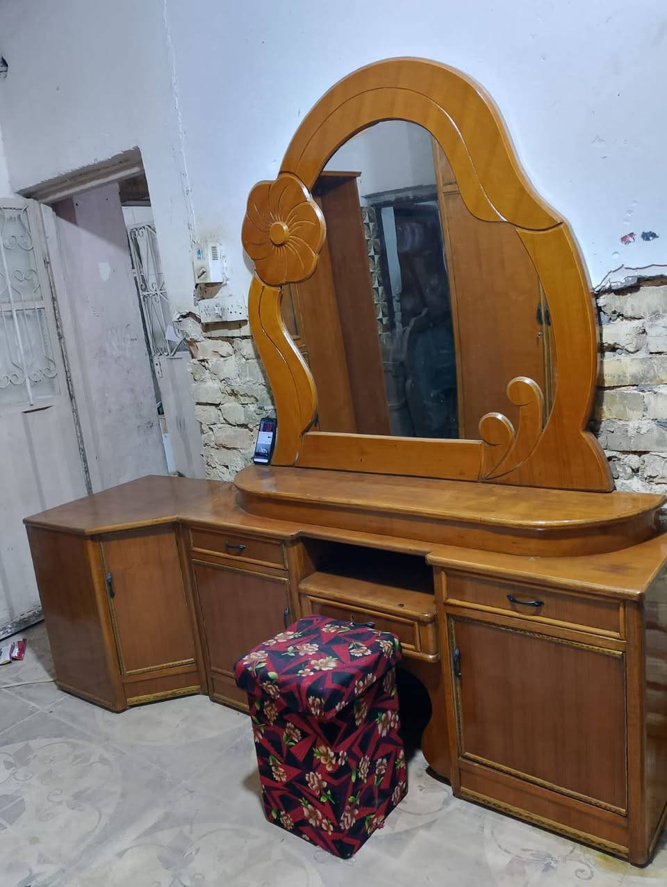 يالله سلام عليكم غرفة نوم البيع سعر 750وبي مجال اتصل على رقم ***********
