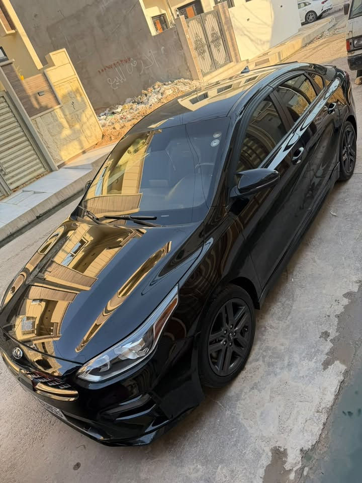 السلام عليكم 
للبيع فقط بدون مراوس اخوان 
كيا فورتي جي تي لاين 
✅موديل 2021 gt line 
✅ماشية 59
✅محرك 2000 دوش المرغوب 
✅رادار 360 درجة 
✅تحديد مسار + كروز سرعة 
✅تحذير مغادرة المسار 
✅3 انظمة قيادة 
✅الضرر موضح بالصور جاملغ امامي سرقة 
✅السيارة باسمي سنوية وهزة ماساقطة تحويل شرط 
باقي المواصفات معروفة 
مكان السيارة موصل / جانب الايسر 
السعر 135 بي مجال بسيط للشراي 
خاص مامتوفر اتصال عالرقم 
***********
