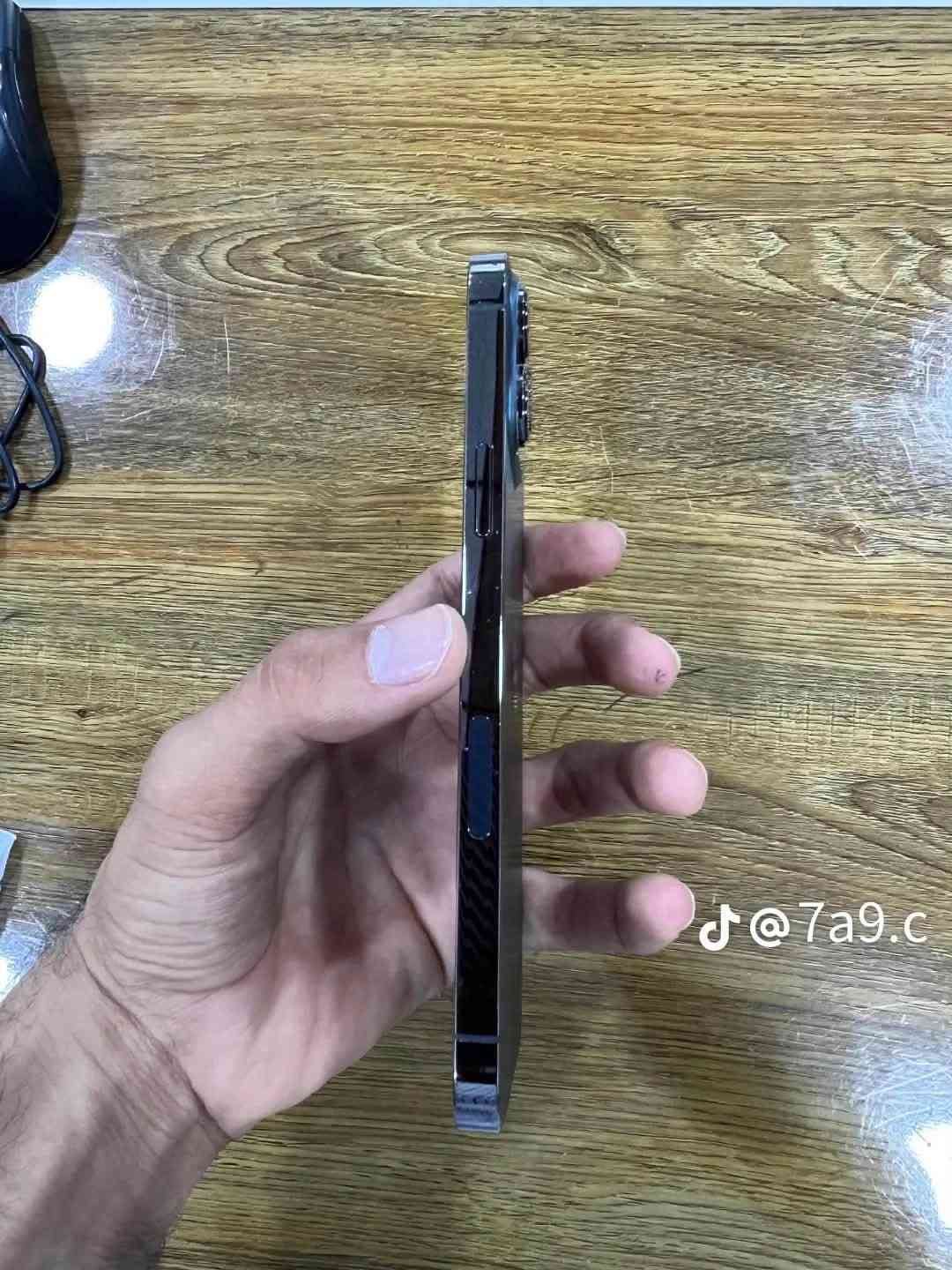 آيفون 13 برو ماكس مثل بل صوره جديد شرط كفاله وعل فحص 
ذاكره 256
بطاريه 87
مكاني بغداد حي النصر 
السفسار نتصال 

‭***********‬

نص مكتوب في الصور:
- @7a9.c
- J@7a9.c