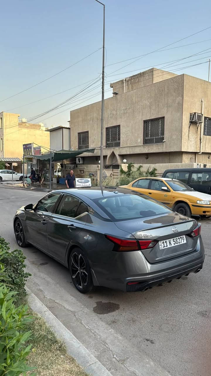 السلام عليكم نيسان التيما 2024 SR+  فول فول السيارة تقرير غرق  جاهزة  من كلشي  بيها كردحة خفيفة بلباب الخلف السايق   كلشي مسويت لا كحلتها ولا  بولشتها  تحتاج فقط تكحيل والجاملغ العكس السايق الخلفي كلير من امريكا  السيارة اني مرقمها على ايدي سنوية بأسمي ماشية 47 الف 

مواصفات:-
شاشة جبيرة 
كشنات جلد 
تشغيل عن بعد 
لد امامي  
ويل 19 علية ختم SR
سلايد 
كشنات تدفئة 
اللون المميز 
منافذ USP امامي خلفي
شحن لاسلكي 12V
رادارات جانبية 
رادار خلفي 
حساسات خلفية 
نظام خروج عن المسار 
شفتات ستيرن 

مكان السيارة بغداد اليرموك  

 السعر 150 ورقة وبيها مجال للشرااي ***********
