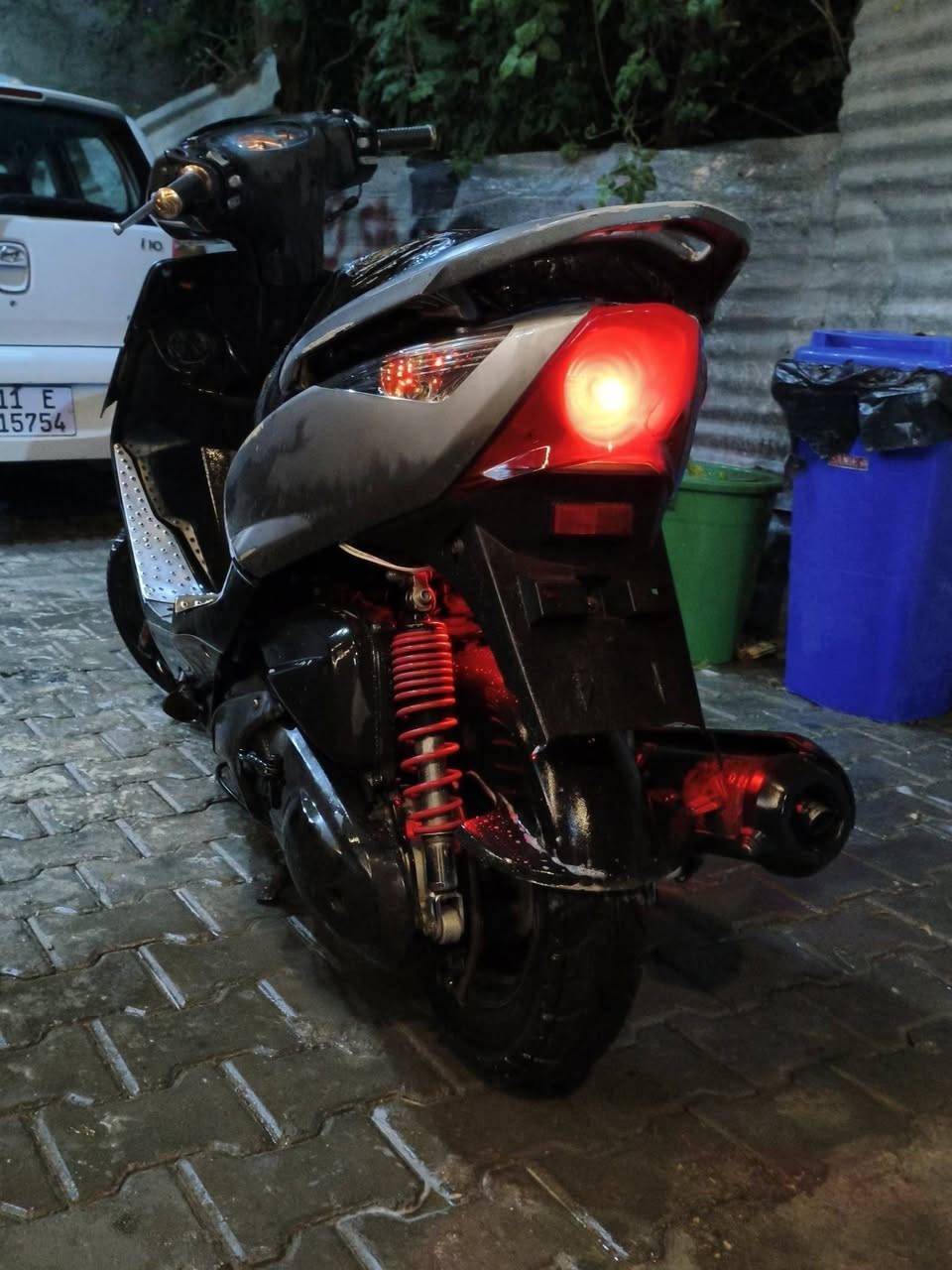 السلام عليكم 
دراجه محرك نضيف مبيهه تبخير ولا شويه 
🏍دراجه شللعه تخبل ومعدل كلش حلو  
📍دراجه نضيفه كلش بس كفرات تعبانه يرادلهن 📍تبديلل وترجع لدراجه بلاديه وتنقيص مابيهه 
🔌دراجه كهريايات شغاله سلف شاير مثلل ما موضح 
📞لي شراي خلي يتصل عله هاذ لرقم *********** بي 
وتساب فقط 📲
مكاني بغداد الكريعات
