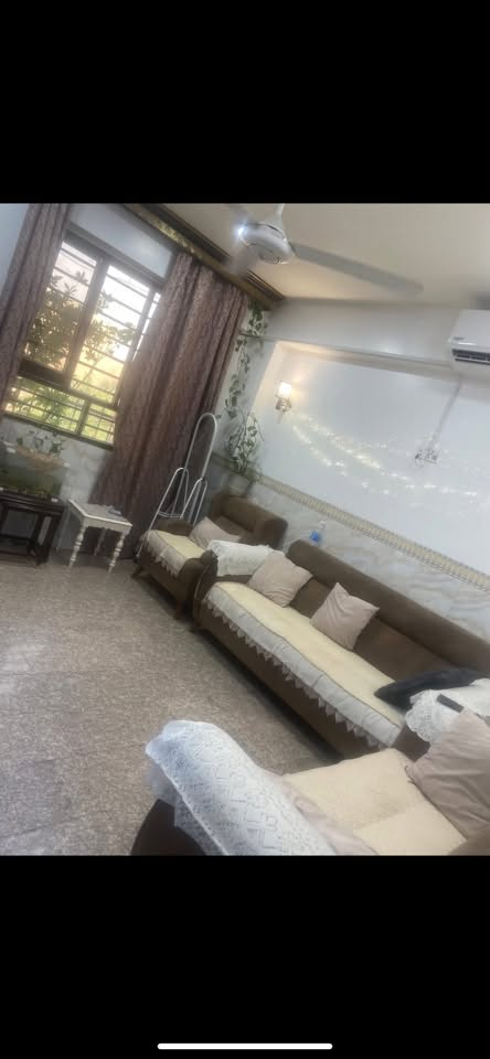 شقة للبيع تحتوي على صاله +مطخ+٢ غرف نوم وخدمات وبالكون امامي +منور خلفي طابق ثاني المساحه ٧٠م كراده داخل قرب مجمع الليث 
للاستفسار: ***********/***********
