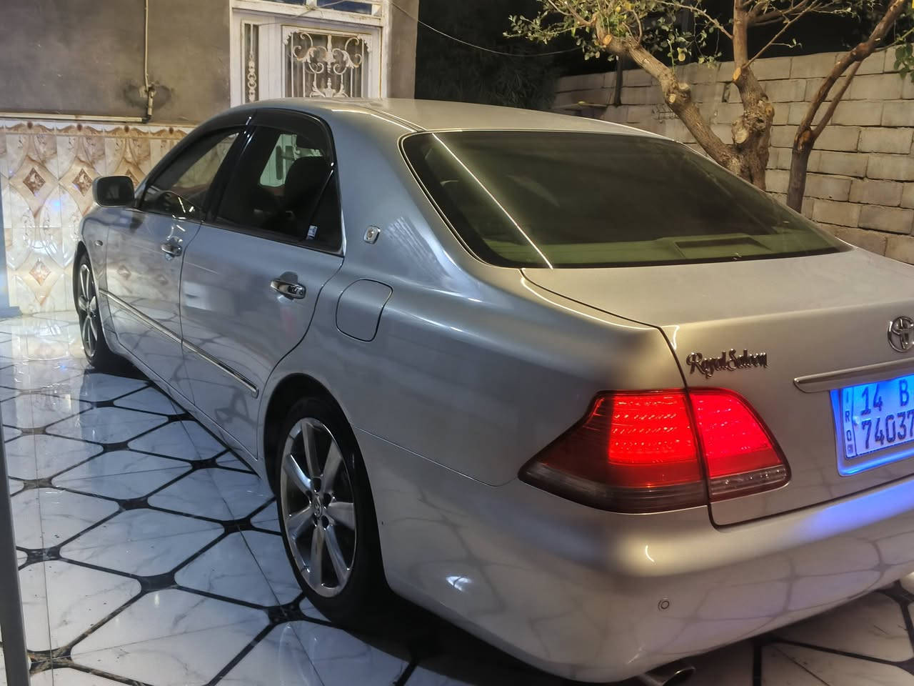 السلام عليكم
للبيع شاهينه كراون 2004 لون بحري دخول جديد 
 كفاله من الكص وصبغ العراق والضربه سيارة جديدة رقم بصره الانكليزي تحويل 3دكم داخل بيجي ويل دنكه تخم تاير جديد بالكارتون سيارة جاهزة ما عايزه شي سعر 130 مكان بصره 
الاستفسار ***********بي واتساب
***********
