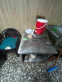 للبيع مطعم اسماك يحتوي على شوايات العدد 2  حوض كبير 1 تزگا سلستيل 3 سن...