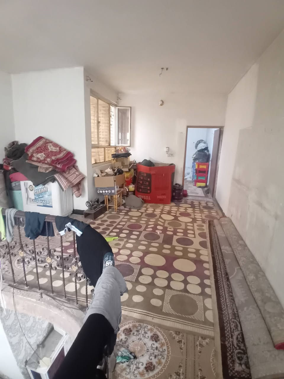 السلام عليكم بيت البيع ١٠٠ متر حي البساتين فرع اسواق ابو رسل ثالث تقاطع البيت كامل طابق ونص كاشي اشتايكر  السعر ٧٠ وبيه مجال رقم *********** اني مكلف بل نشر سند اصفر
