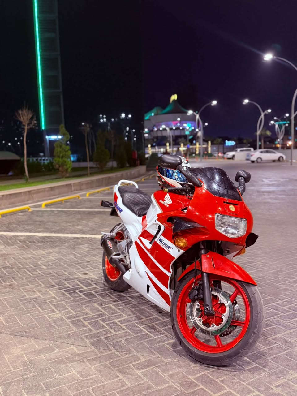 ٦٠٠ F2 • ١٩٩٨ • كهربا
