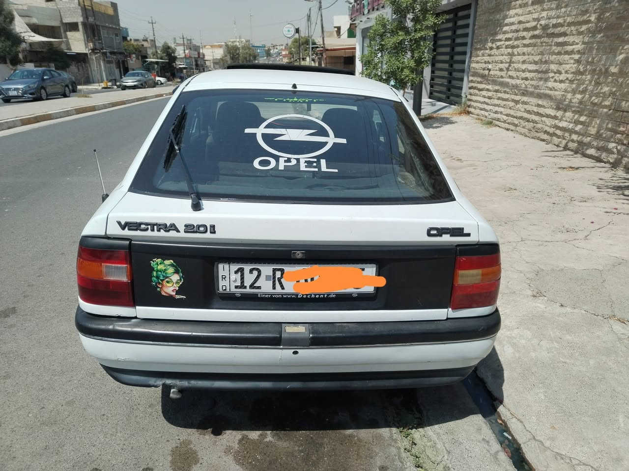 السلام عليكم فكترا موديل ١٩٩٠حجم ٢٠ مكينه وكير شرط طخم وتايرات نضيف رقم وسنويه نينوى دولي صبغ باب راكب ودوائر ودوسات بدون حادث بدون ضرر شرط التحويل سعرها ٣٦ وبيها مجال للشراي ***********موصل جانب الايسر الشراي يتصل غيرمتواجد عل خاص
