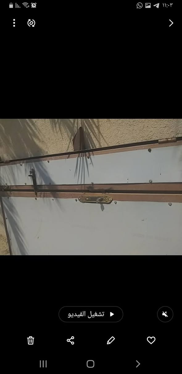 السلام عليكم باب بيت خارجي حديد للبيع شرط تسكام الحديد الثقيل طلاكه وربع العرض متر وعشرين والارتفاع مترين ناصريه مركز ***********
