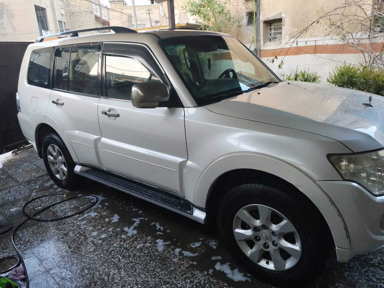سلام عليكم
باجيرو موديل ٢٠١٤ مواصفات الحبتور 
دمام خلفي ١٢ سماعه بلوتوث كشنات جلد كشنات كهرباء تحكمات ستيرن تلث جهات مثبت سرعه سبعه راكب فور ويل مري شفط 
محرك السياره سته سلندر ٣٥٠٠ محرك نظيف ومامتعوب السياره ماشيه ١٤٧ الف حقيقي  
السياره حلوه عده ملاحظات بسيطه 
الشراي يتصل على الرقم 
*********** مكان السياره بغداد / الرصافة         بغداد الجديدة 
هذا الرقم بيه واتساب
باقي التفاصيل بالصورة 
السعر     155 $

للامانه السيارة جديده
