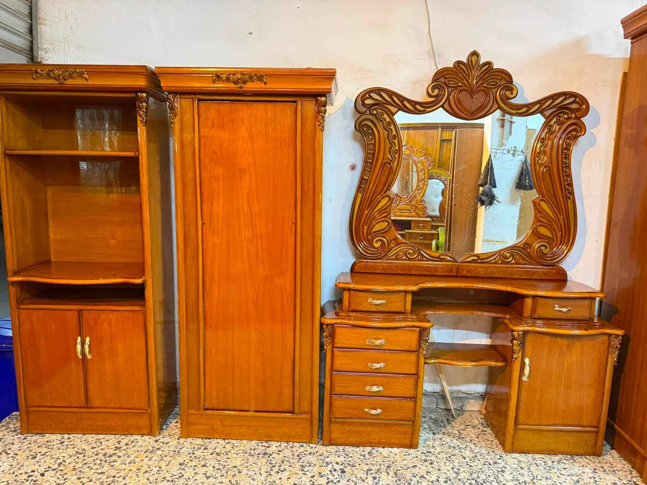 السلام عليكم 
غرفه صاج عࢪاقي مستخدام 
غرفه6/ابواب 📌
السعر ٧٠٠
نضافه 90/💯
معا نقل فقط داخل بغداد 
واتساب ***********
