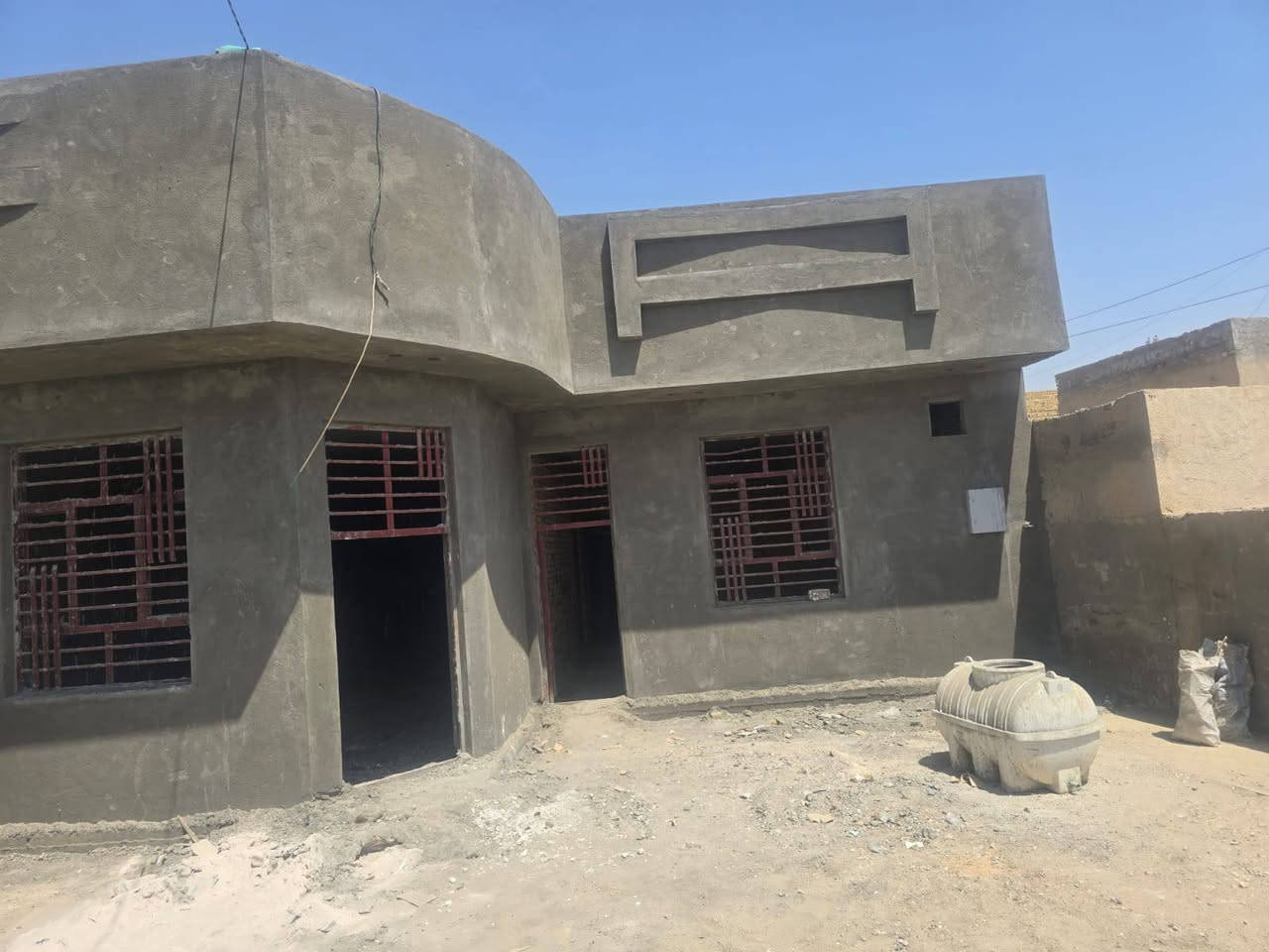 بيت زراعي ابوغنم حي التجار الموقع الحولي الفاصل بين الزراعي والطابوالمساحه 350هاتف ***********
