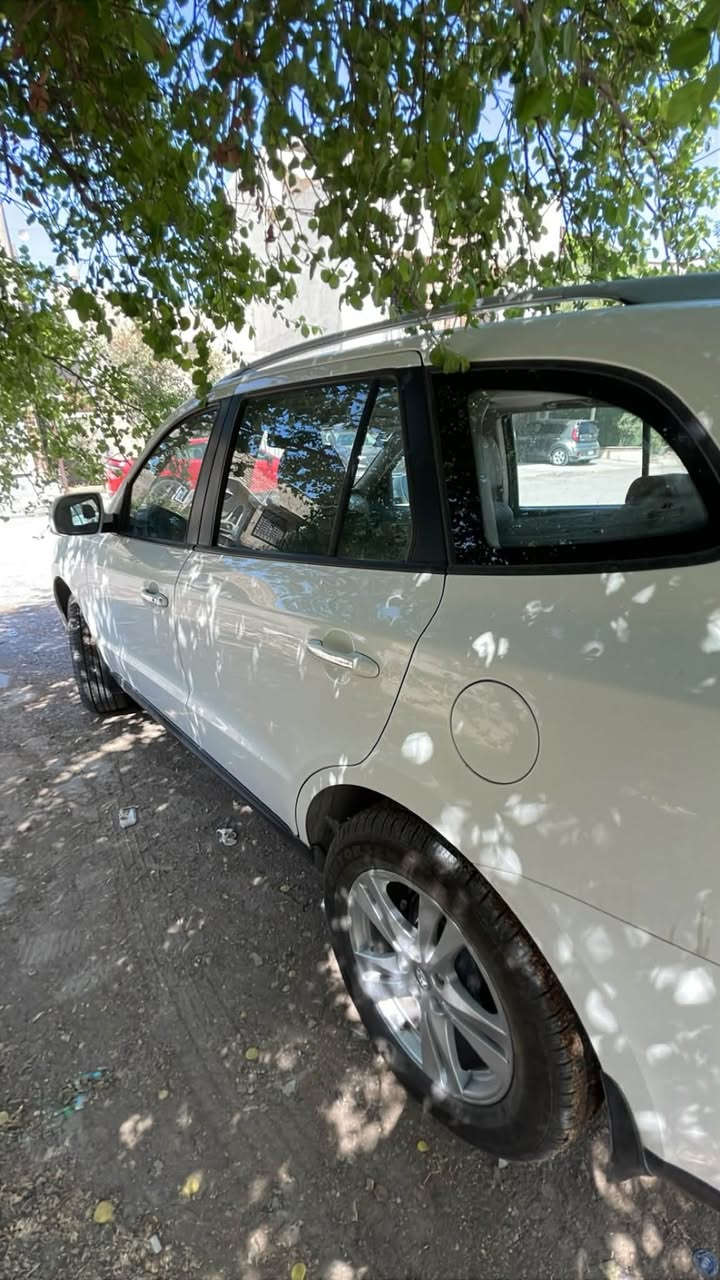 🚗 هيونداي سانتافي 2011 للبيع 🚗
 الموديل: 2011
 اللون: أبيض  
 العداد (الماشي): 128,693 كم  
 الرقم: بغداد(مرقمة جاهزة، تحويل أو وكالة مضمونة)  
 المكان: بغداد الحرية قرب حسينة التوحيد***********
