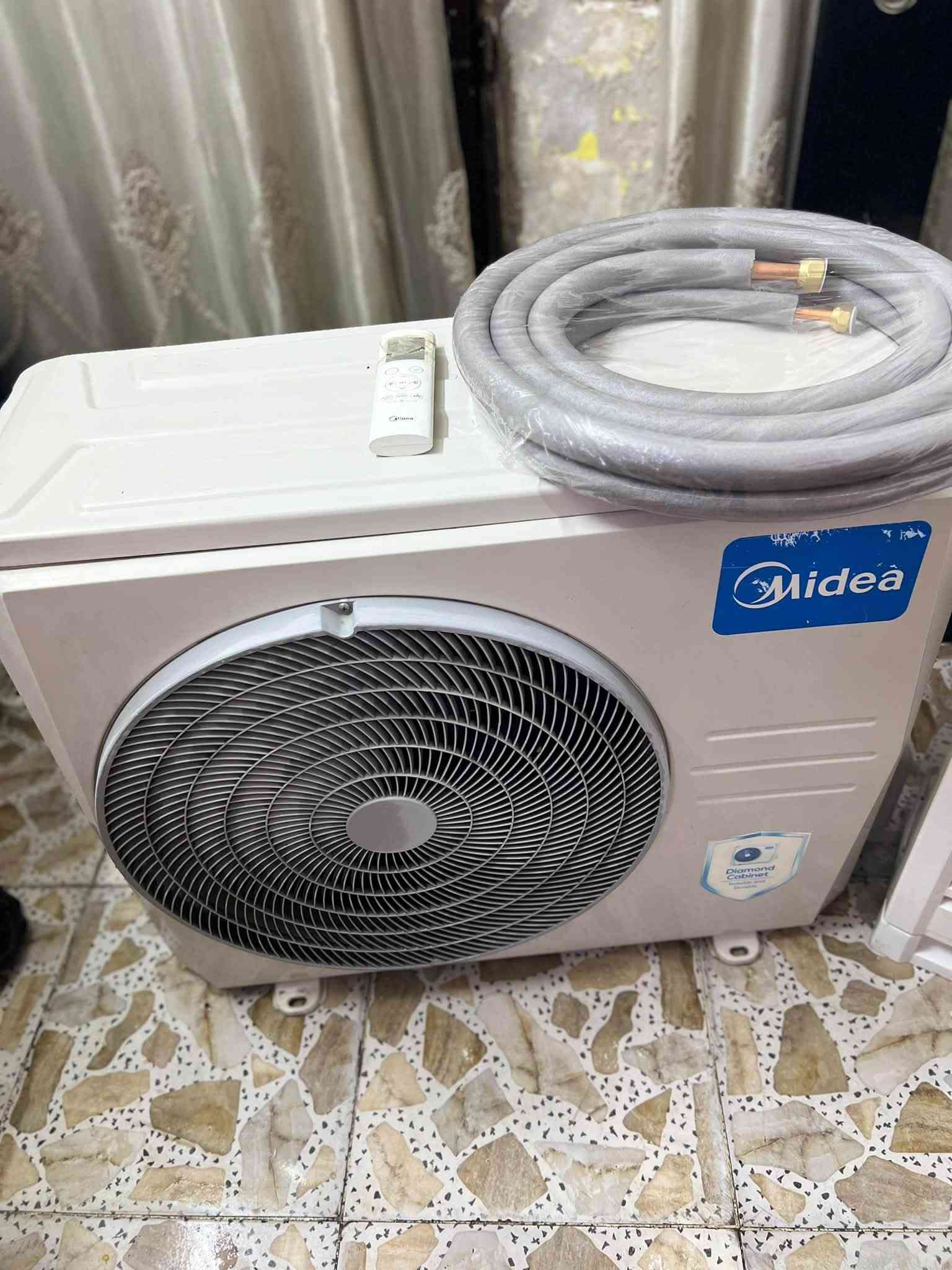 السلام وعليكم اخوان للبيع سبلت ميديا 2 وثلث  كنتوري 
نضافه 95/100 تبريده ثلج ❄️☃️🧊+تدفئه 🔥🐦‍🔥❤️‍🔥 كامل مكمل جيب وشد بواري جدد ريمونت وايرات اخوان 
 السبلت كله على وضع الشركه  الجهاز رديتراته صفر  
غازه 410 غاز مقفول مالت الشركه مغسول وجاهز 
بعد معروف الميديا بتبريده ودفعه القوي جاهز بس عليك تشده مشتغل موسم واحد راديترات لوك موس 
السعر٥٢٥ وبي مجال بسيط 
شارع فلسطين ***********

