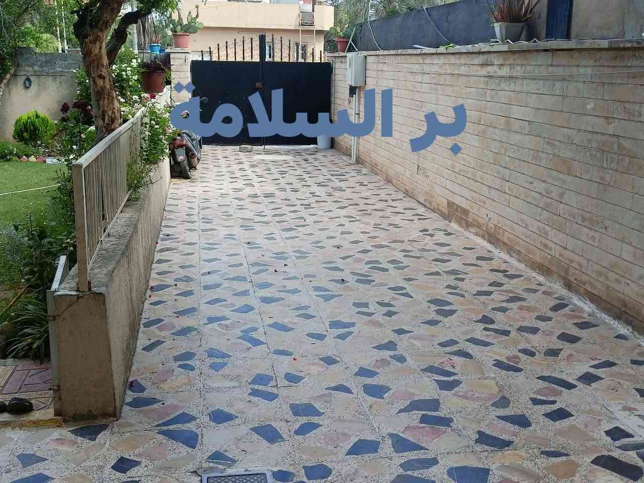 دار للبيع حي العربي قرب جامع الذاكرين 

366متر واجهه 12.5متر 

الدار طابقين مع بيتونه يحتوي على (8)غرف وكراج واسع وحديقه 
الدار صالحة للسكن 

للاستفسار اكثر مراجعة مكتب بر السلامة للعقار  مدخل الكندي الثانيه للاتصال ***********+واتساب 
نستقبل جميع عروض البيع والشراء
